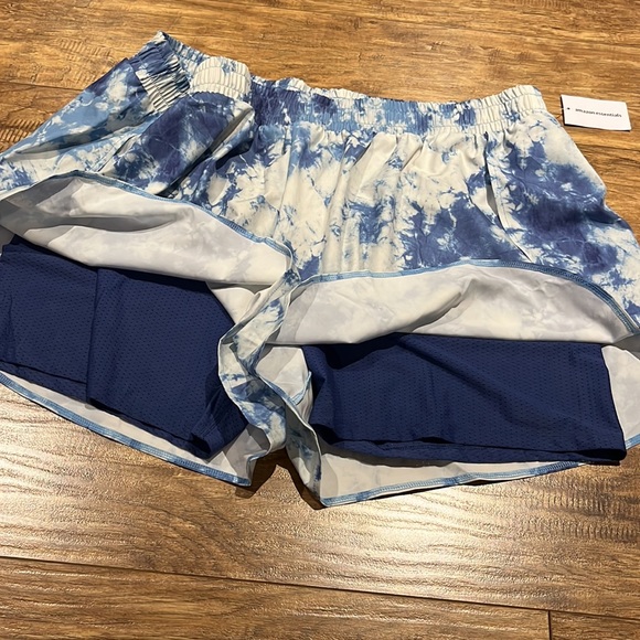 Blue sky print Amazon essentials athletic shorts - Picture 7 of 8